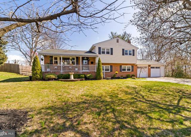 Property at 3 Royal Oak, Lawrenceville, NJ 08648, 4 beds, 2.5 baths
