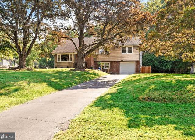 Property at 8 Edwards Pl, Ewing, NJ 08628, 3 beds, 1.5 baths