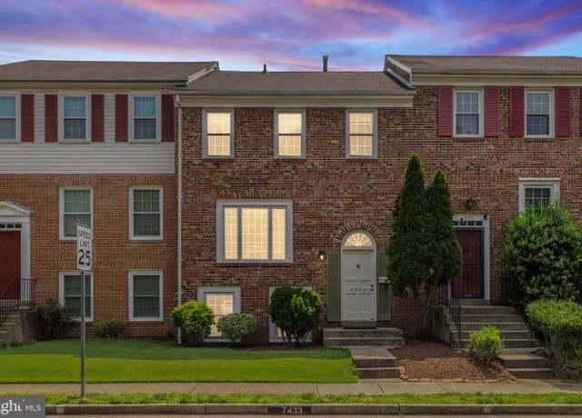Property at 7433 Colton Ln, Manassas, VA 20109, 3 beds, 2.5 baths