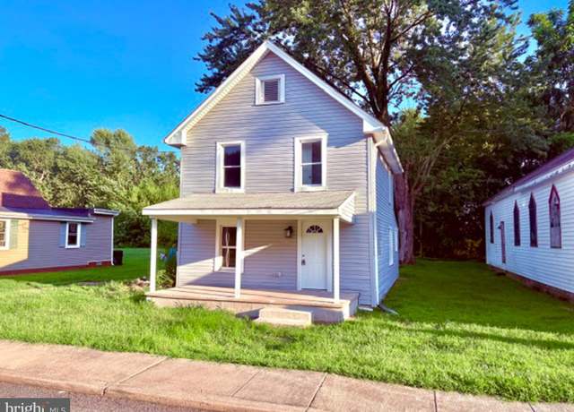 Property at 131 W Mispillion St, Harrington, DE 19952, 3 beds, 1 bath