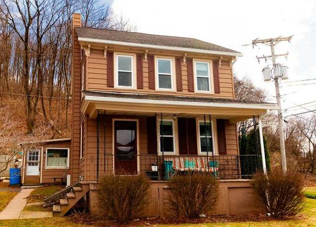 Property at 72 Willow St, Adamstown, PA 19501, 3 beds, 1.5 baths