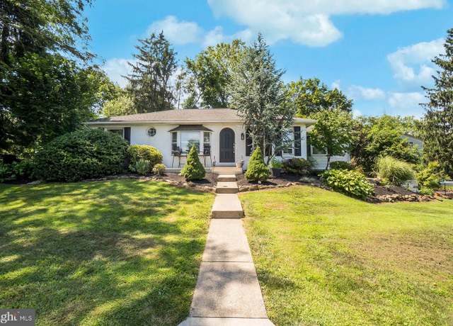 Property at 1966 Peach Tree Ln, Bethlehem, PA 18015, 3 beds, 1.5 baths