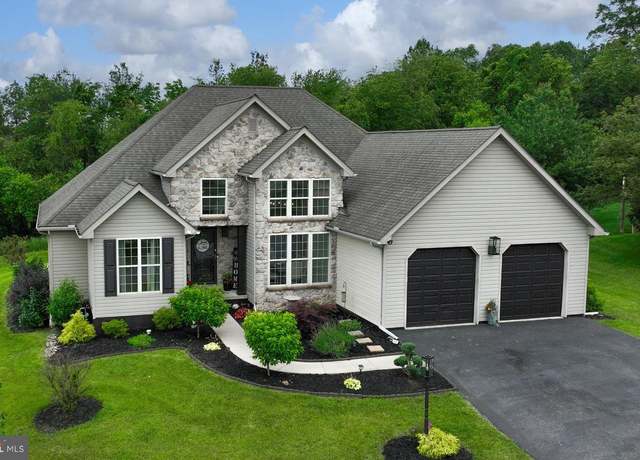 Property at 558 Monarch Dr, York, PA 17403, 3 beds, 3 baths