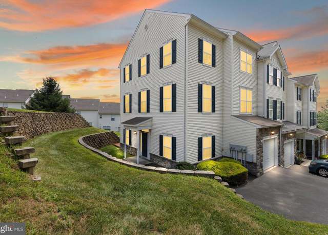 Property at 466 Marion Rd #466, York, PA 17406, 3 beds, 2.5 baths