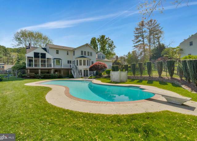 Property at 1114 Trotting Horse Ln, Great Falls, VA 22066, 6 beds, 3.5 baths