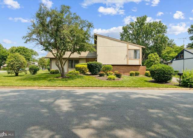 Property at 167 S Fox Rd, Sterling, VA 20164, 4 beds, 2.5 baths