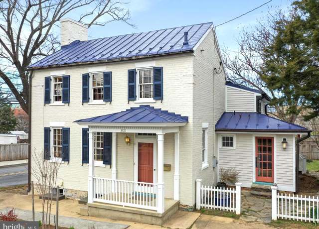 Property at 300 E Liberty St, Charles Town, WV 25414, 2 beds, 2.5 baths