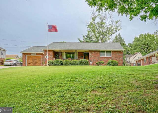 Property at 215 E Lake Dr, Audubon, NJ 08106, 2 beds, 1.5 baths