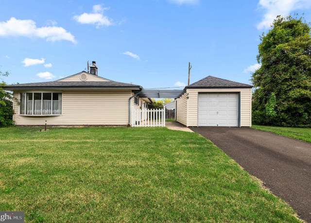 Property at 38 Indian Creek Dr, Levittown, PA 19057, 2 beds, 2 baths
