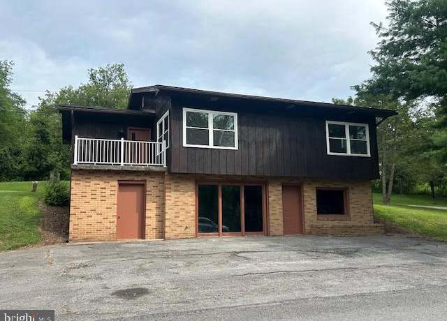 Property at 425 8th Ave, Burnham, PA 17009, 2 beds, 1 bath