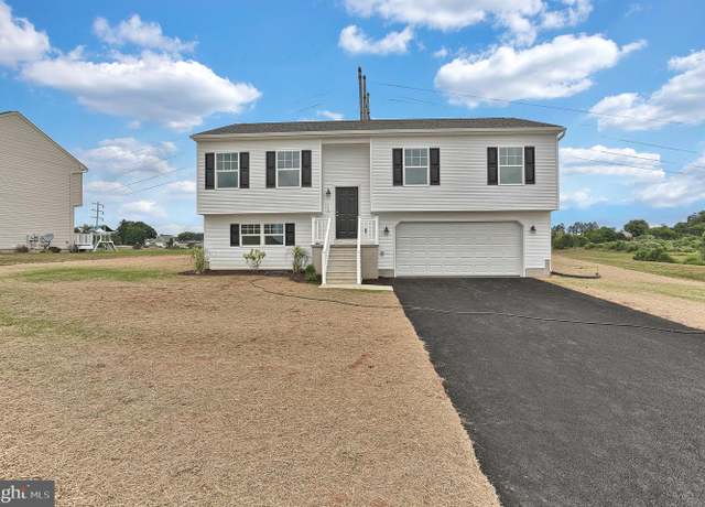 Property at 262 Valley View Cir #143, York, PA 17408, 3 beds, 2 baths