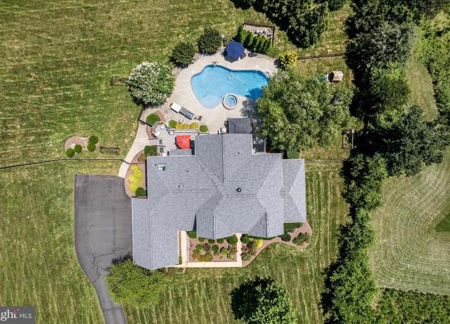 Property at 18132 Shenstone Run Ct, Leesburg, VA 20175, 4 beds, 5.5 baths