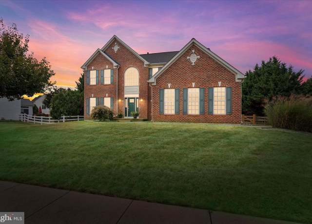 Property at 729 Pinewood Dr, Middletown, DE 19709, 4 beds, 2.5 baths