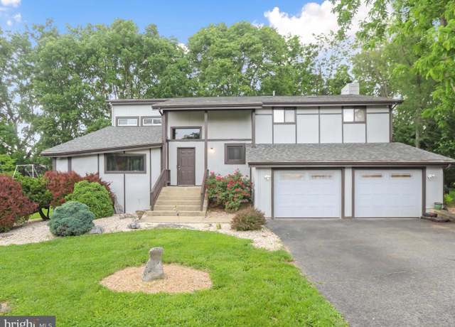 Property at 11815 Oriole Dr, Hagerstown, MD 21742, 4 beds, 2.5 baths