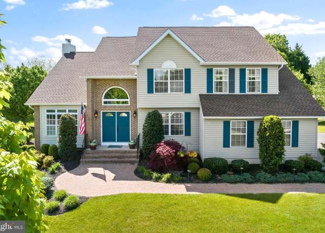 Property at 10 Tanager Ln, Robbinsville, NJ 08691, 5 beds, 3.5 baths