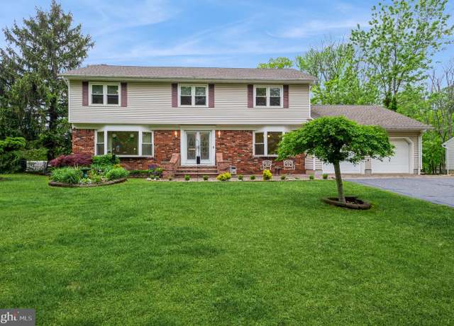 Property at 27 Briarwood Dr, Matawan, NJ 07747, 5 beds, 2.5 baths