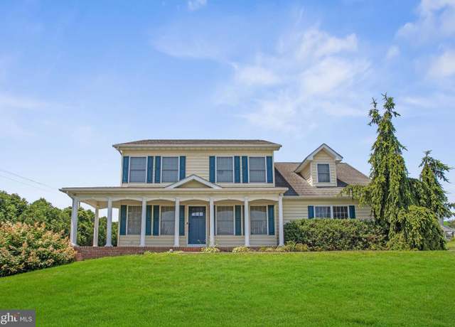 Property at 8 Sunshine Ave, Gettysburg, PA 17325, 4 beds, 2.5 baths
