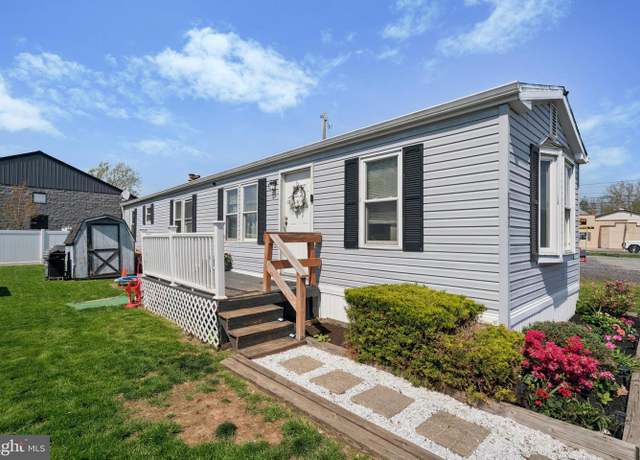 Property at 817 Aspen Ave, Spring City, PA 19475, 2 beds, 1 bath