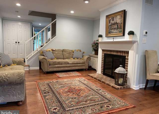 Property at 545 Foxwood Ln, Paoli, PA 19301, 3 beds, 2.5 baths