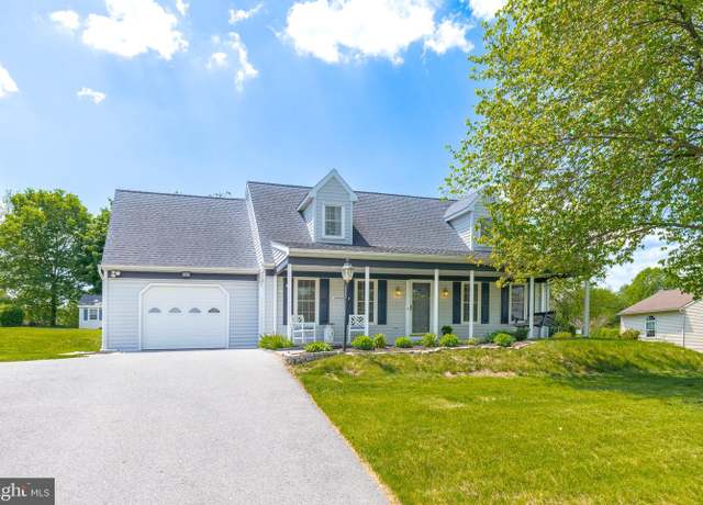 Property at 462 Red Rose Dr, Manheim, PA 17545, 4 beds, 2 baths