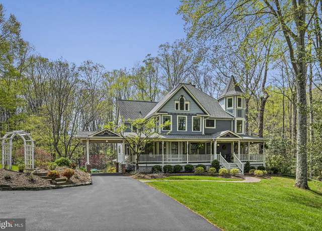 Property at 204 River Park Dr, Great Falls, VA 22066, 5 beds, 4.5 baths