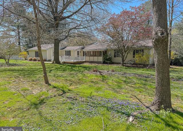 Property at 430 S 32nd St, Purcellville, VA 20132, 3 beds, 2.5 baths