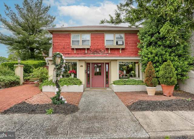 Property at 647 S 29th St, Harrisburg, PA 17111, 4 beds, 5 baths