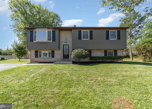 Property at 810 Oak Ln, Lebanon, PA 17046, 3 beds, 2.5 baths