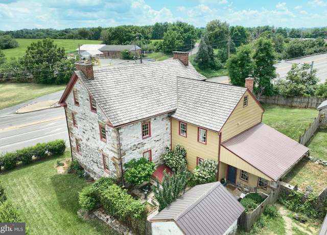 Property at 4415-A W Market St, York, PA 17408, 4 beds, 2 baths
