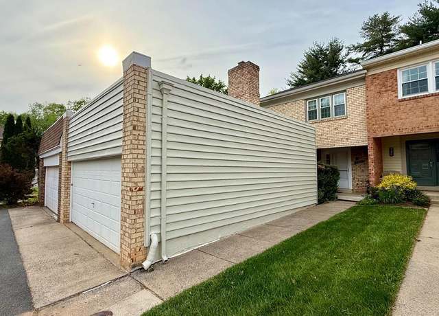 Property at 732 Hunter Ct SW, Vienna, VA 22180, 3 beds, 2.5 baths