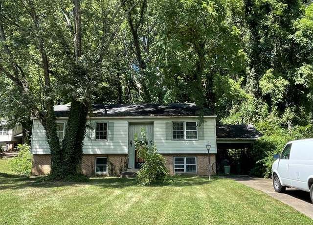 Property at 6804 Lamp Post Ln, Alexandria, VA 22306, 5 beds, 2 baths