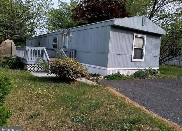 Property at 226 Truman Ave, Williamstown, NJ 08094, 2 beds, 2 baths