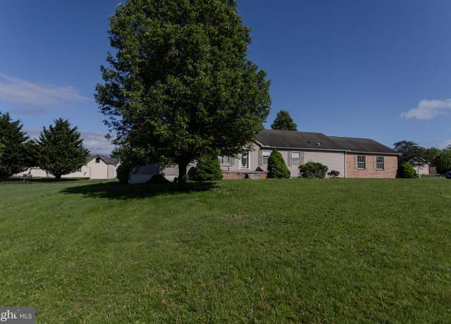 Property at 186 Hampton Dr, Chambersburg, PA 17202, 3 beds, 2 baths