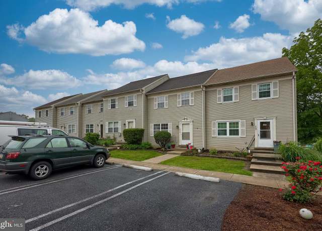 Property at 460 Dohner Dr, Lancaster, PA 17602, 4 beds, 2 baths
