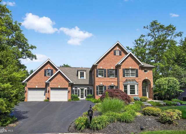 Property at 54 Oakhill Dr, Lititz, PA 17543, 4 beds, 4 baths