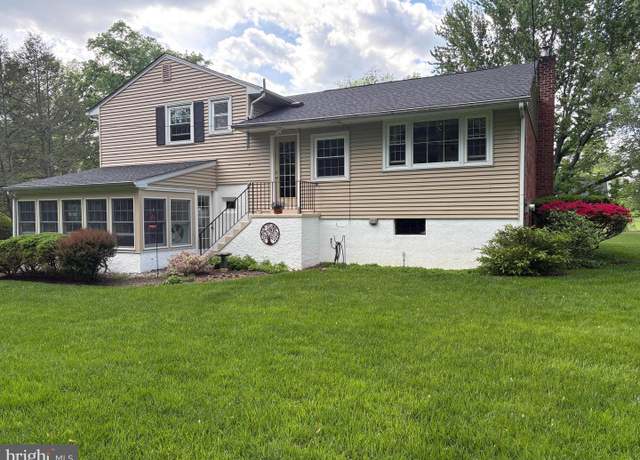 Property at 884 Parkwood Rd, Blue Bell, PA 19422, 3 beds, 2.5 baths