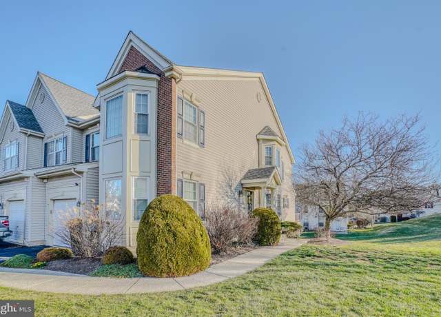 Property at 301 Oaktree Ct, Warwick, PA 18974, 3 beds, 2.5 baths