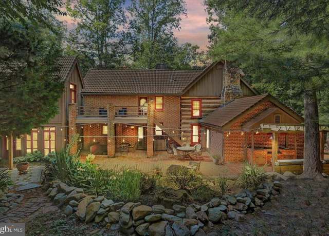 Property at 995 Black Gap Rd, Fayetteville, PA 17222, 5 beds, 4 baths