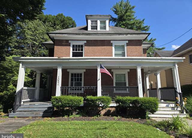 Property at 1050-1052 Edgar Ave, Chambersburg, PA 17201, 8 beds, 3.5 baths