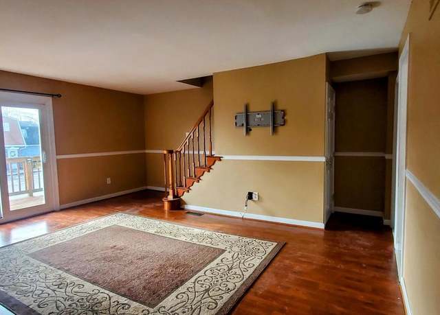 Property at 525 Village Ln, Pottstown, PA 19464, 3 beds, 2.5 baths