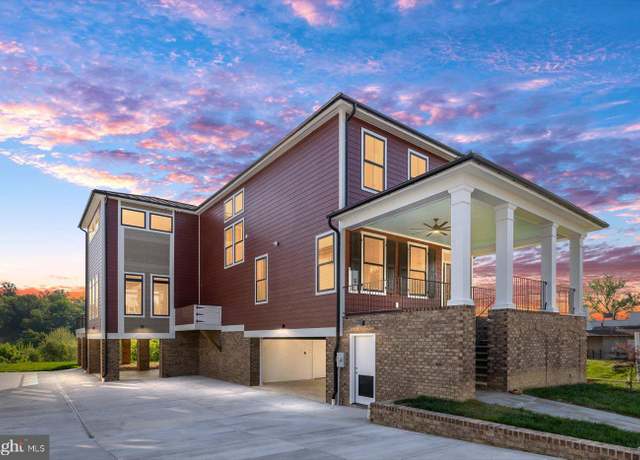 Property at 1111 Sophia St, Fredericksburg, VA 22401, 4 beds, 4.5 baths