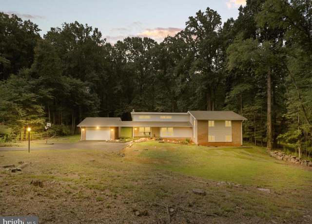 Property at 11709 Vale Rd, Oakton, VA 22124, 5 beds, 3.5 baths