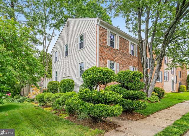Property at 5500 Kendrick Ln, Burke, VA 22015, 3 beds, 3.5 baths