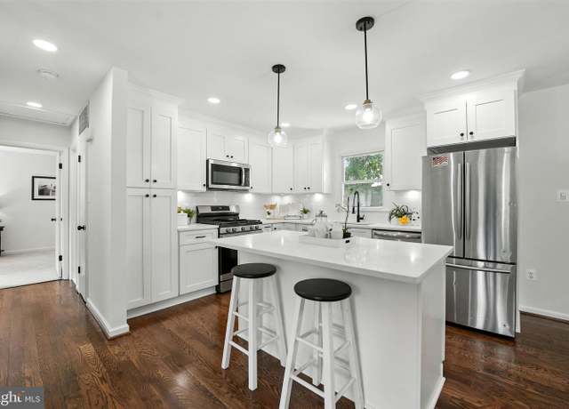 Property at 14228 Samantha Ct, Woodbridge, VA 22193, 5 beds, 4.5 baths