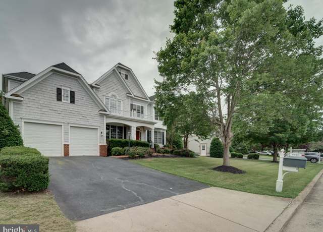 Property at 8429 Link Hills Loop, Gainesville, VA 20155, 4 beds, 4.5 baths