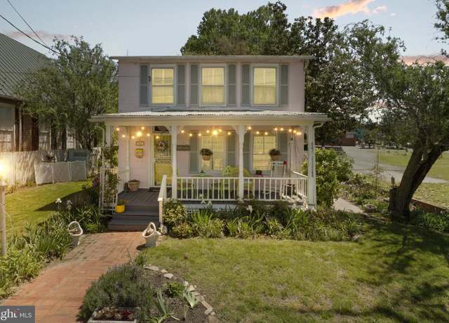 Property at 100 Cambridge St, Fredericksburg, VA 22405, 3 beds, 1.5 baths