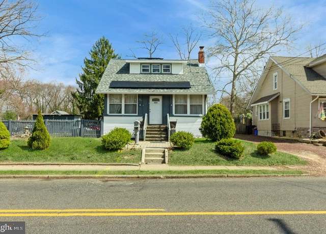 Property at 240 White Horse Ave, Clementon, NJ 08021, 3 beds, 3 baths