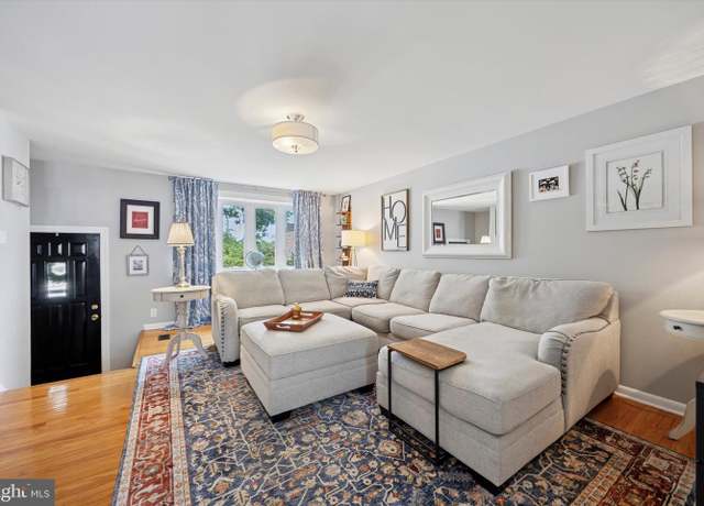 Property at 887 Oxford Ave, Phoenixville, PA 19460, 3 beds, 1.5 baths