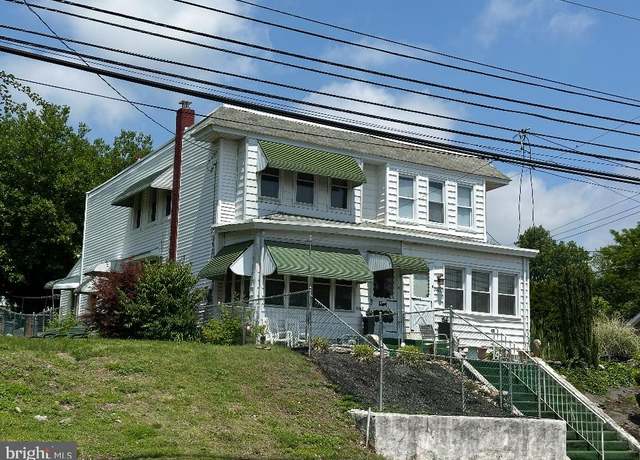 Property at 2402 W 9th St, Chester, PA 19013, 3 beds, 1.5 baths