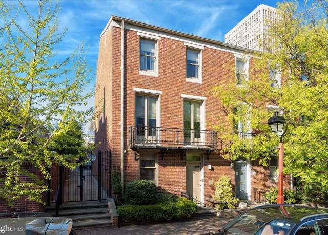 Property at 239 Spruce St, Philadelphia, PA 19106, 4 beds, 2.5 baths